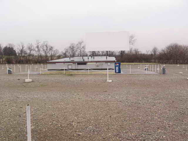 Holiday Auto Theatre - 2006 Photo (newer photo)